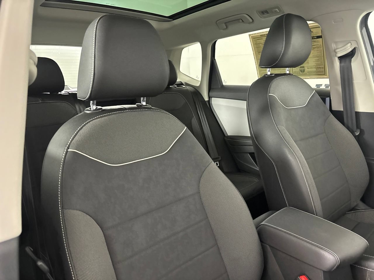 Used 2024 Volkswagen Taos SE w/ Panoramic Sunroof Package AWD/4WD image 31
