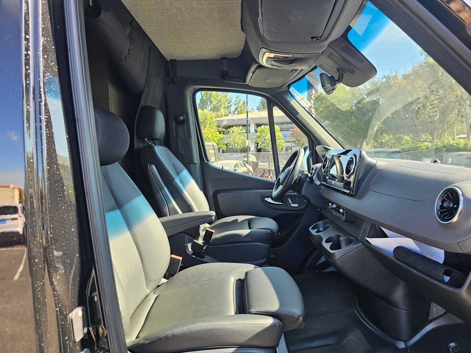 Used 2024 Mercedes-Benz Sprinter 2500 image 10