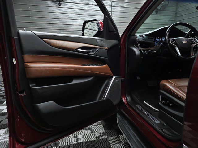 Used 2019 Cadillac Escalade Luxury AWD/4WD image 40