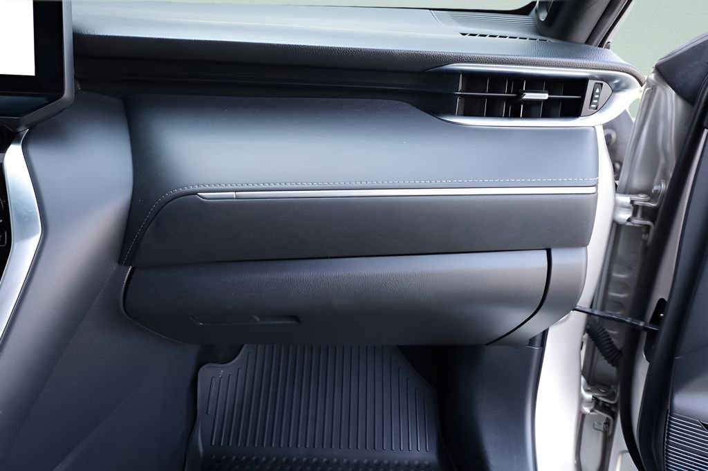 Certified 2023 Toyota Venza Limited image 39