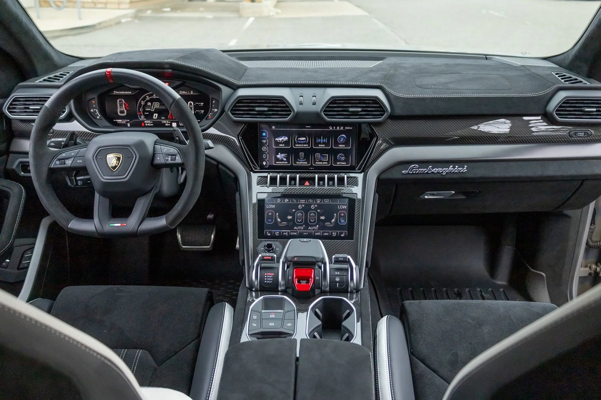 Used 2024 Lamborghini Urus Performante AWD/4WD image 60