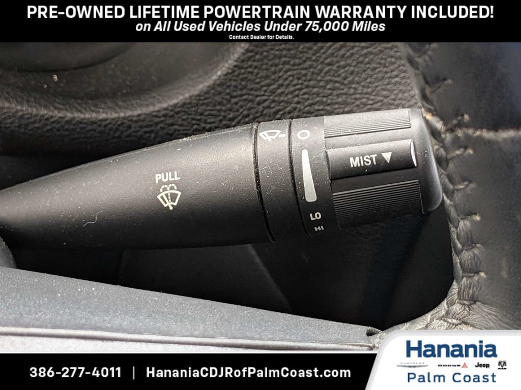 Used 2017 Jeep Wrangler Unlimited Sahara w/ Connectivity Group AWD/4WD image 28