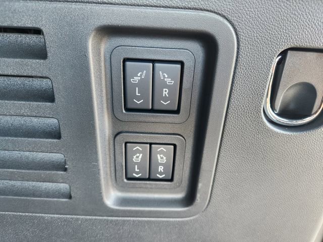 Used 2025 Chevrolet Traverse High Country FWD image 37