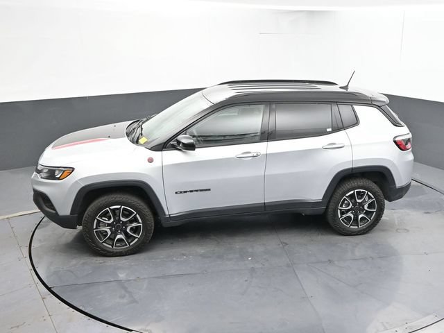 Used 2025 Jeep Compass Trailhawk AWD/4WD image 39