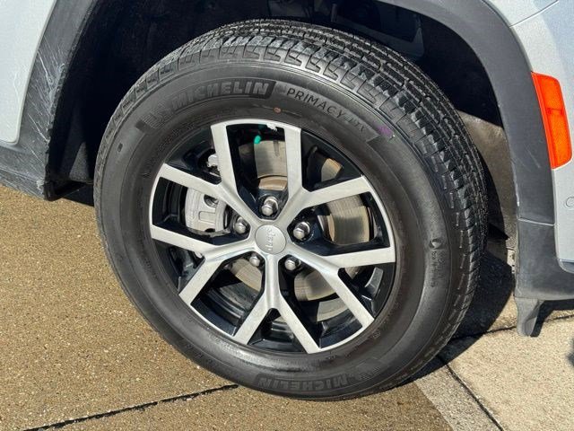 Used 2024 Jeep Grand Cherokee L Limited w/ Luxury Tech Group II AWD/4WD image 39