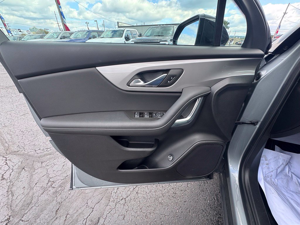 Used 2023 Chevrolet Blazer LT w/ Convenience Package FWD image 18