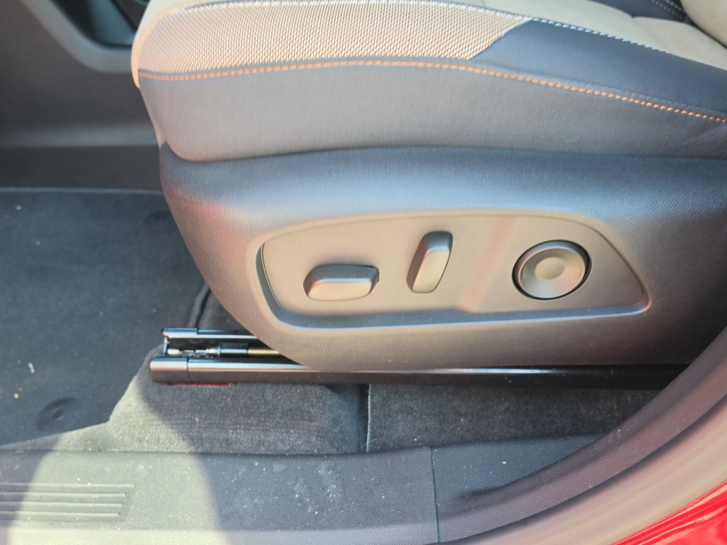 Used 2025 Chevrolet Equinox ACTIV w/ Safety and Technology Package FWD image 16