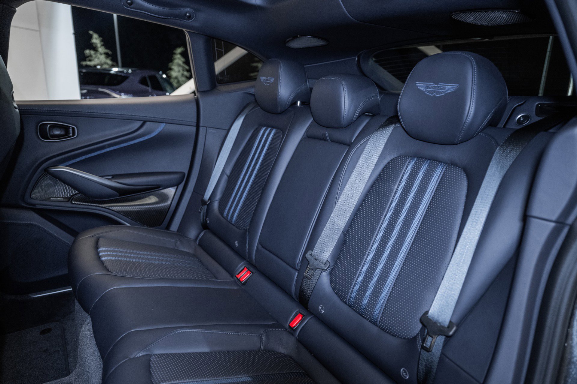 Used 2025 Aston Martin DBX 707 image 16