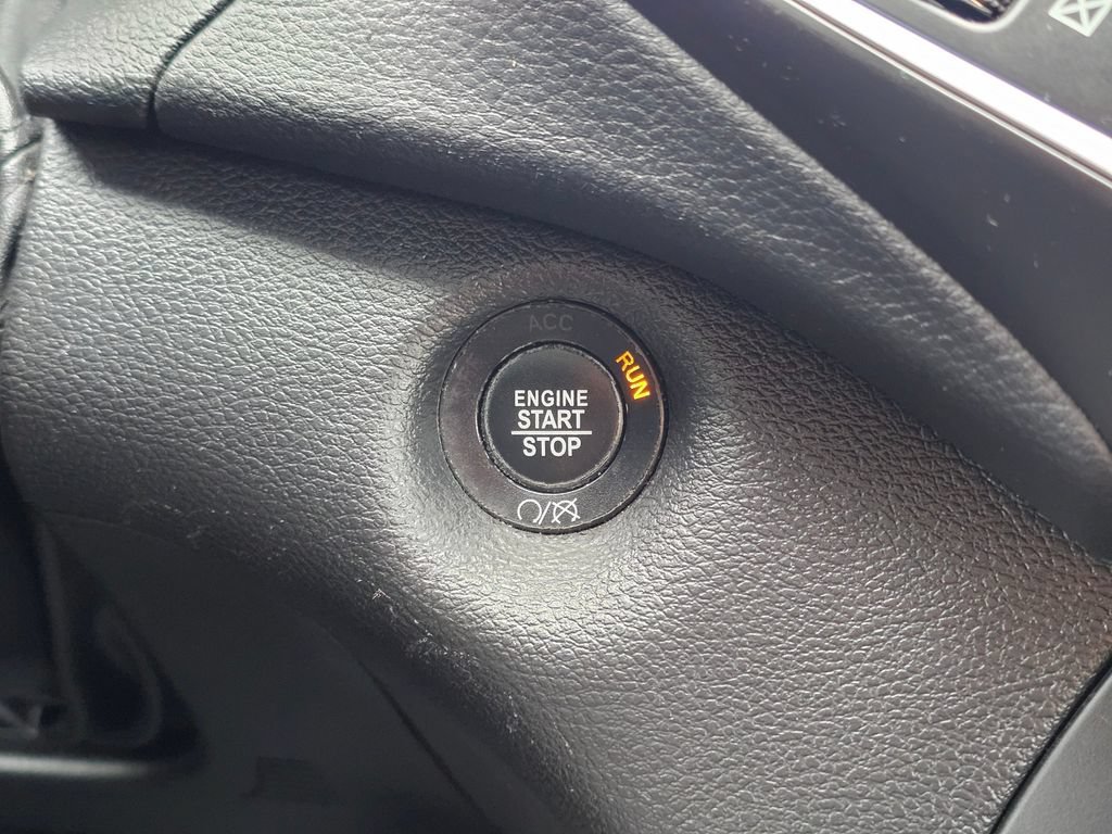 Used 2019 Jeep Cherokee Latitude Plus AWD/4WD image 25