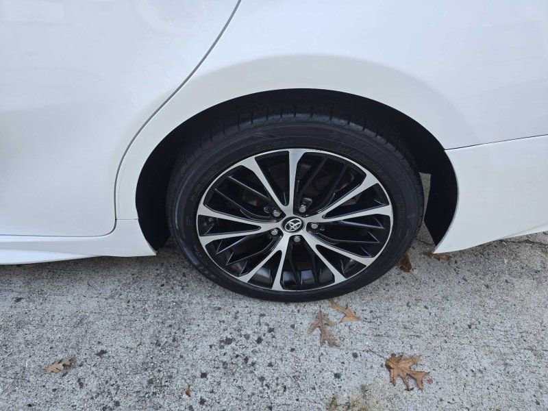 Used 2018 Toyota Camry SE image 10