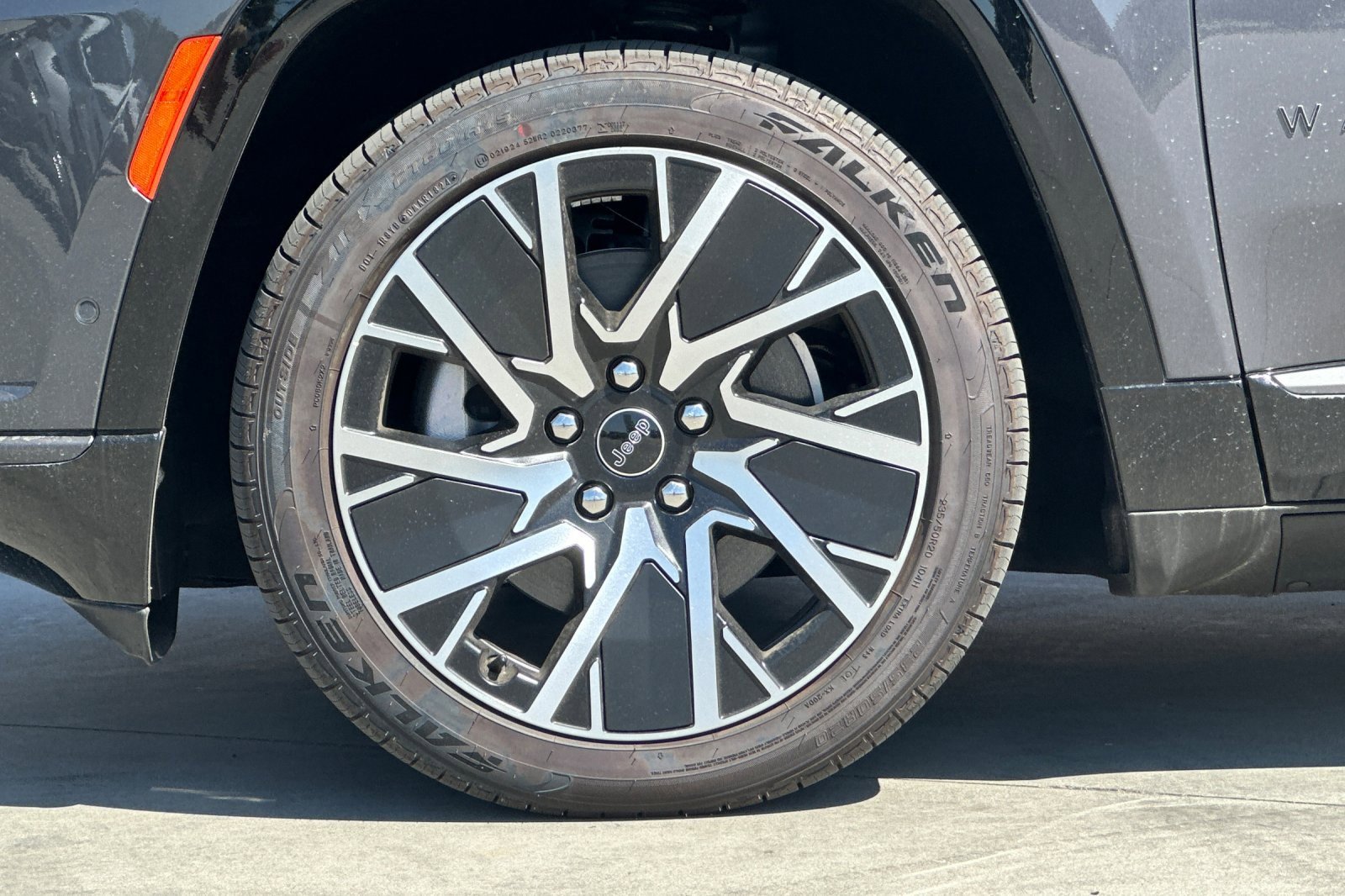 New 2025 Jeep Wagoneer Limited image 27