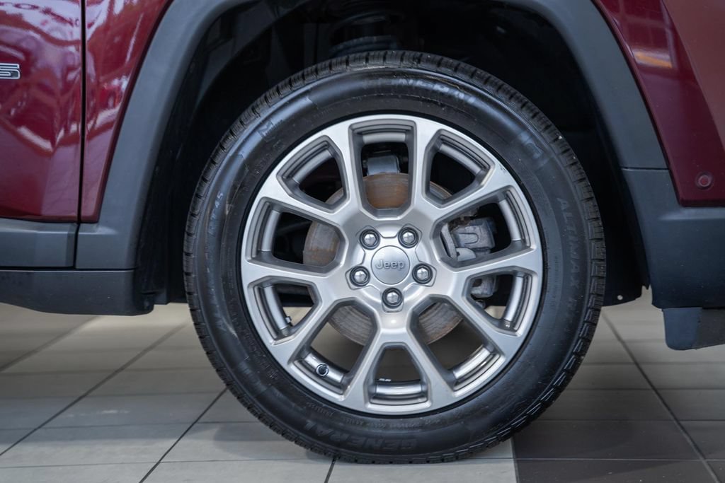 Certified 2022 Jeep Compass Latitude w/ Sun and Sound Group AWD/4WD image 17