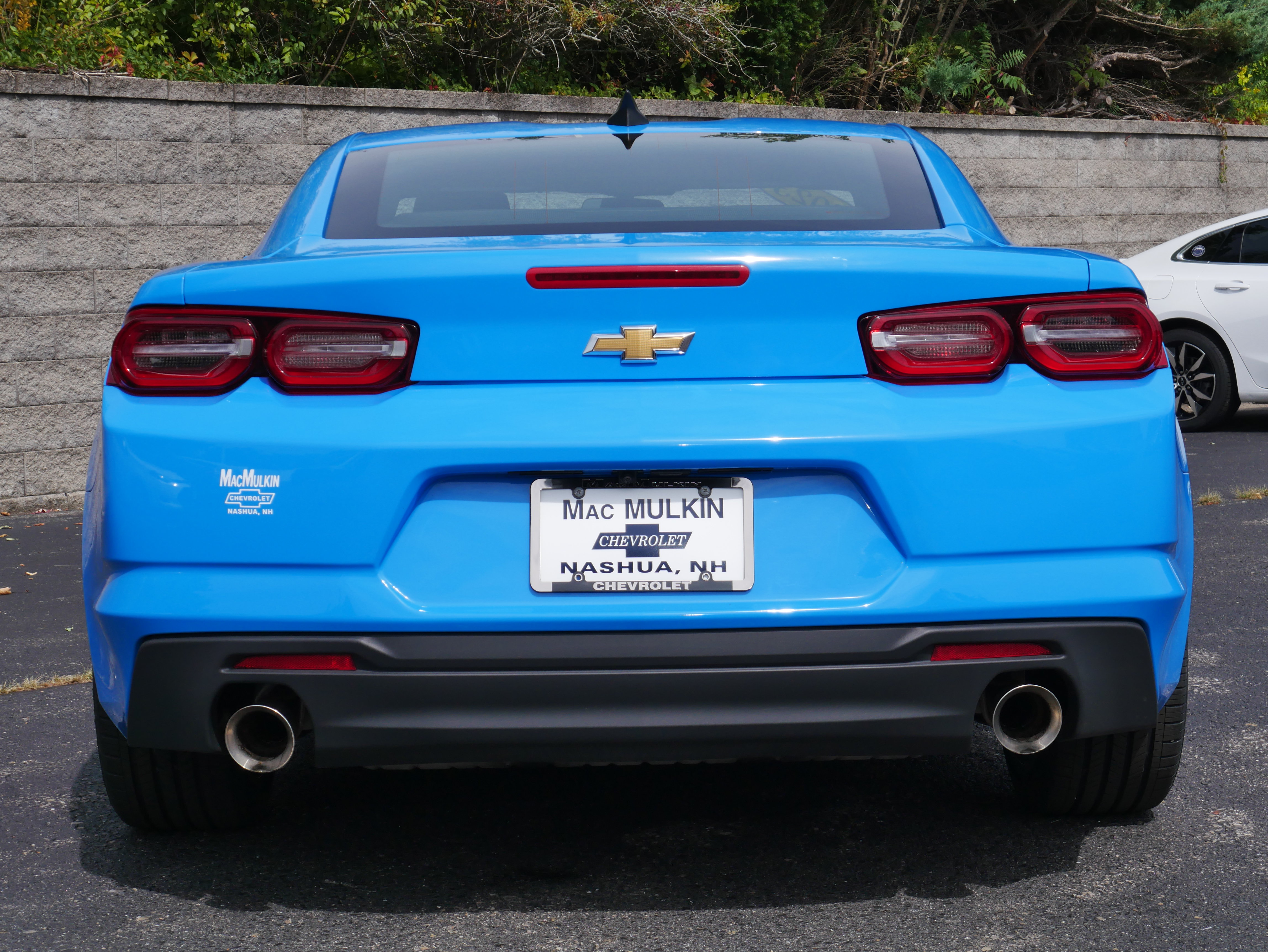 Used 2023 Chevrolet Camaro LT RWD image 5