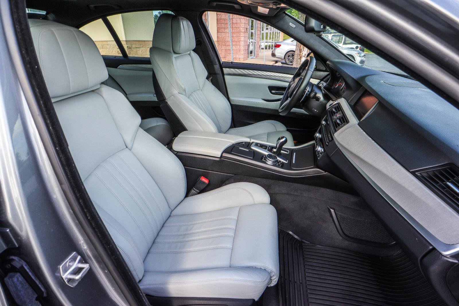 Used 2015 BMW M5 RWD image 42