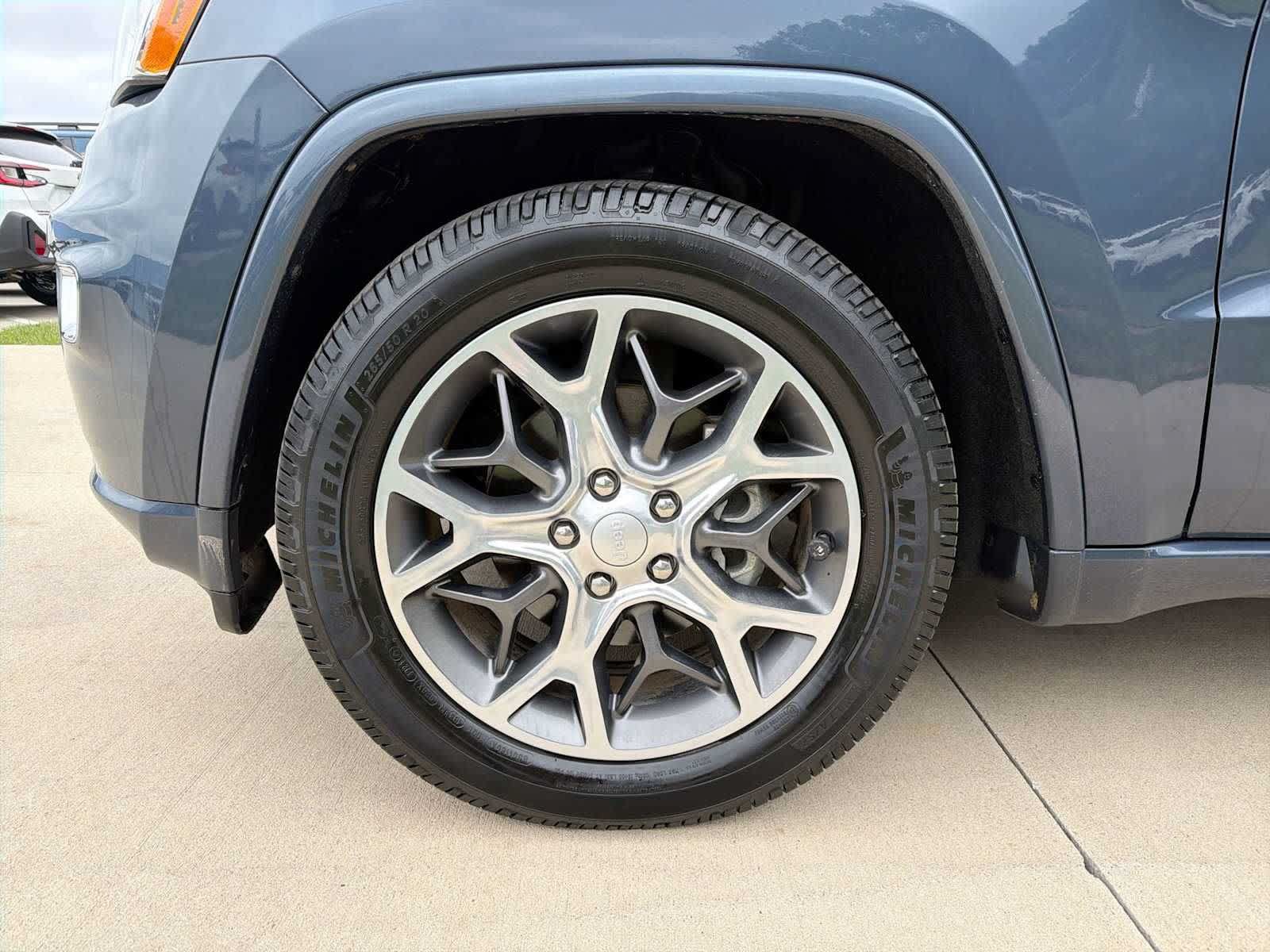 Used 2020 Jeep Grand Cherokee Overland AWD/4WD image 10
