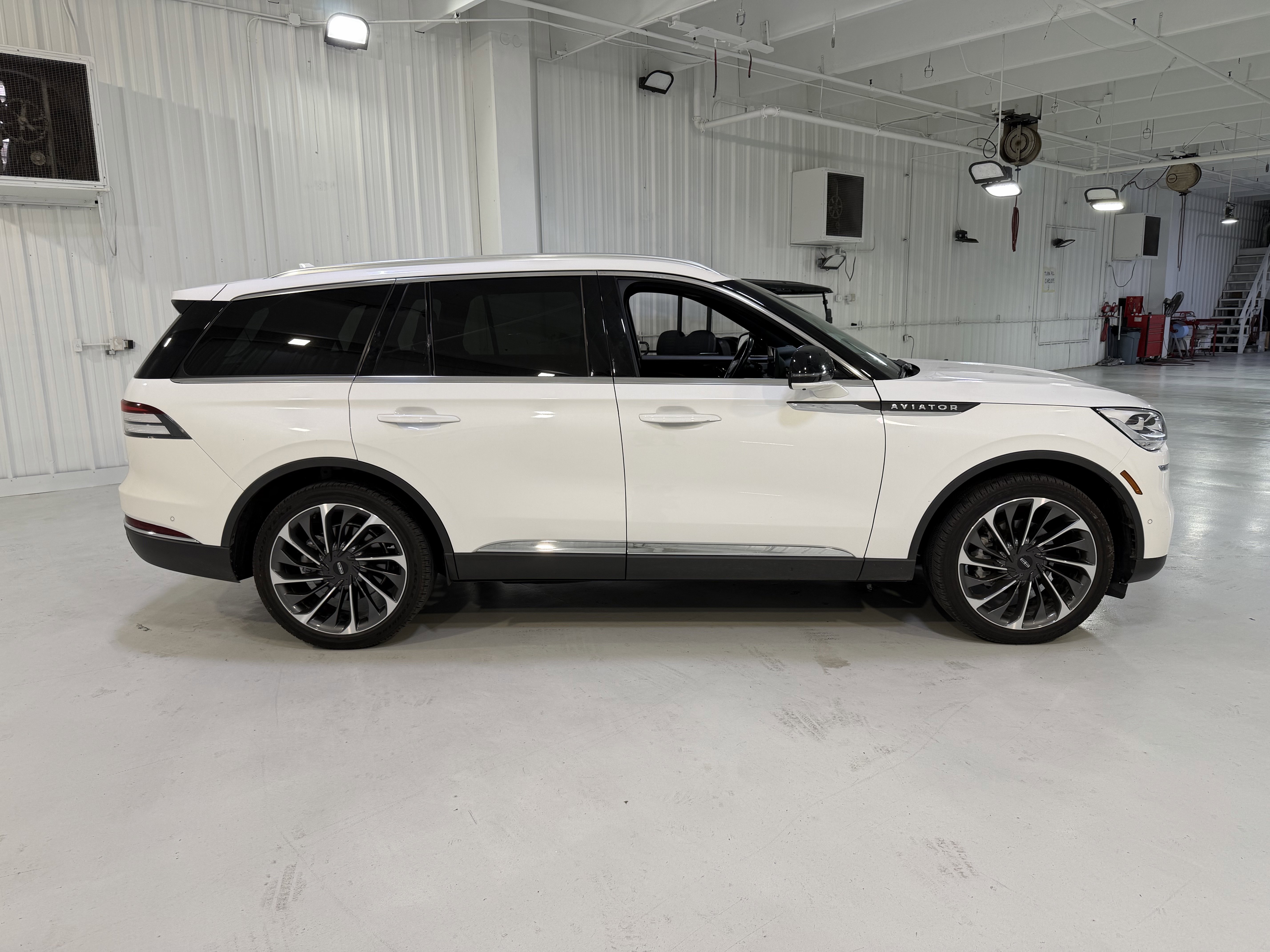 Used 2021 Lincoln Aviator Reserve w/ Equipment Group 202A AWD/4WD image 6