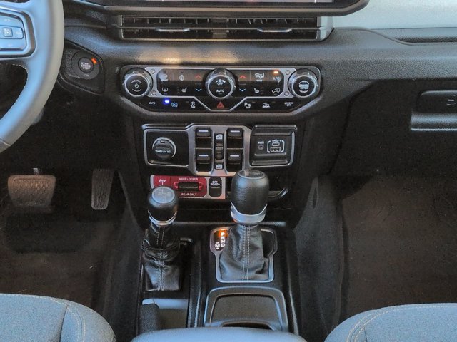 Used 2024 Jeep Wrangler Unlimited AWD/4WD image 18