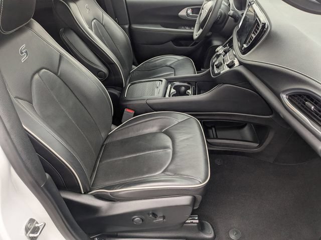 Used 2025 Chrysler Pacifica Limited FWD image 24
