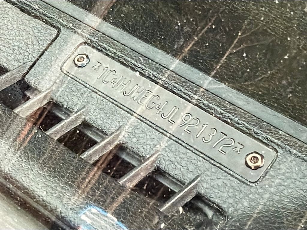 Used 2018 Jeep Wrangler Unlimited Sahara image 30