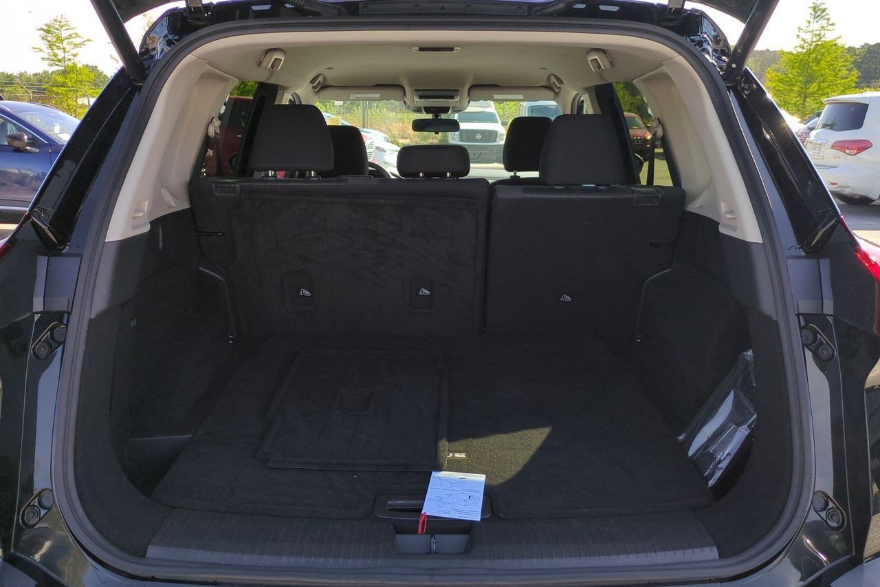 Certified 2024 Nissan Rogue SV FWD image 32