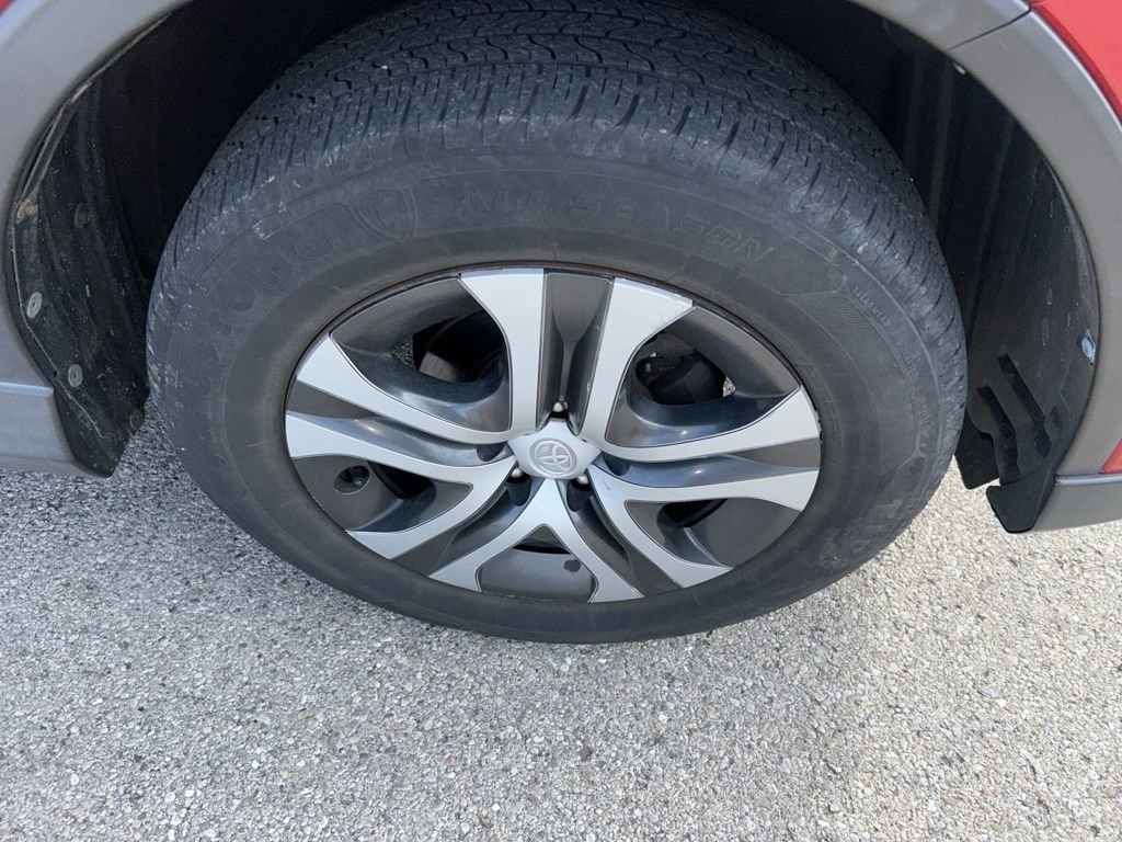 Used 2017 Toyota RAV4 LE image 17