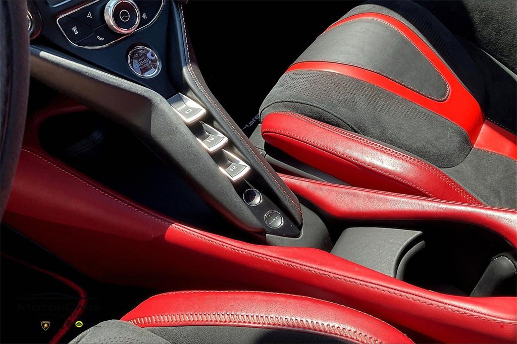 Used 2018 McLaren 720S Performance image 16