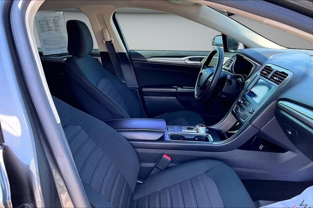 Used 2020 Ford Fusion SE image 28