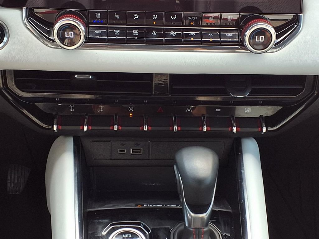 Used 2024 GMC Canyon AT4X image 15