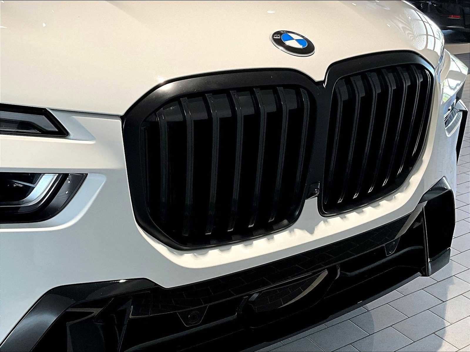 Used 2025 BMW X7 xDrive40i w/ M Sport Package image 34