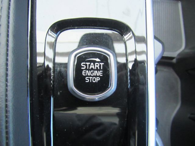 Used 2025 Volvo XC90 T8 Plus w/ Protection Package Premier image 48