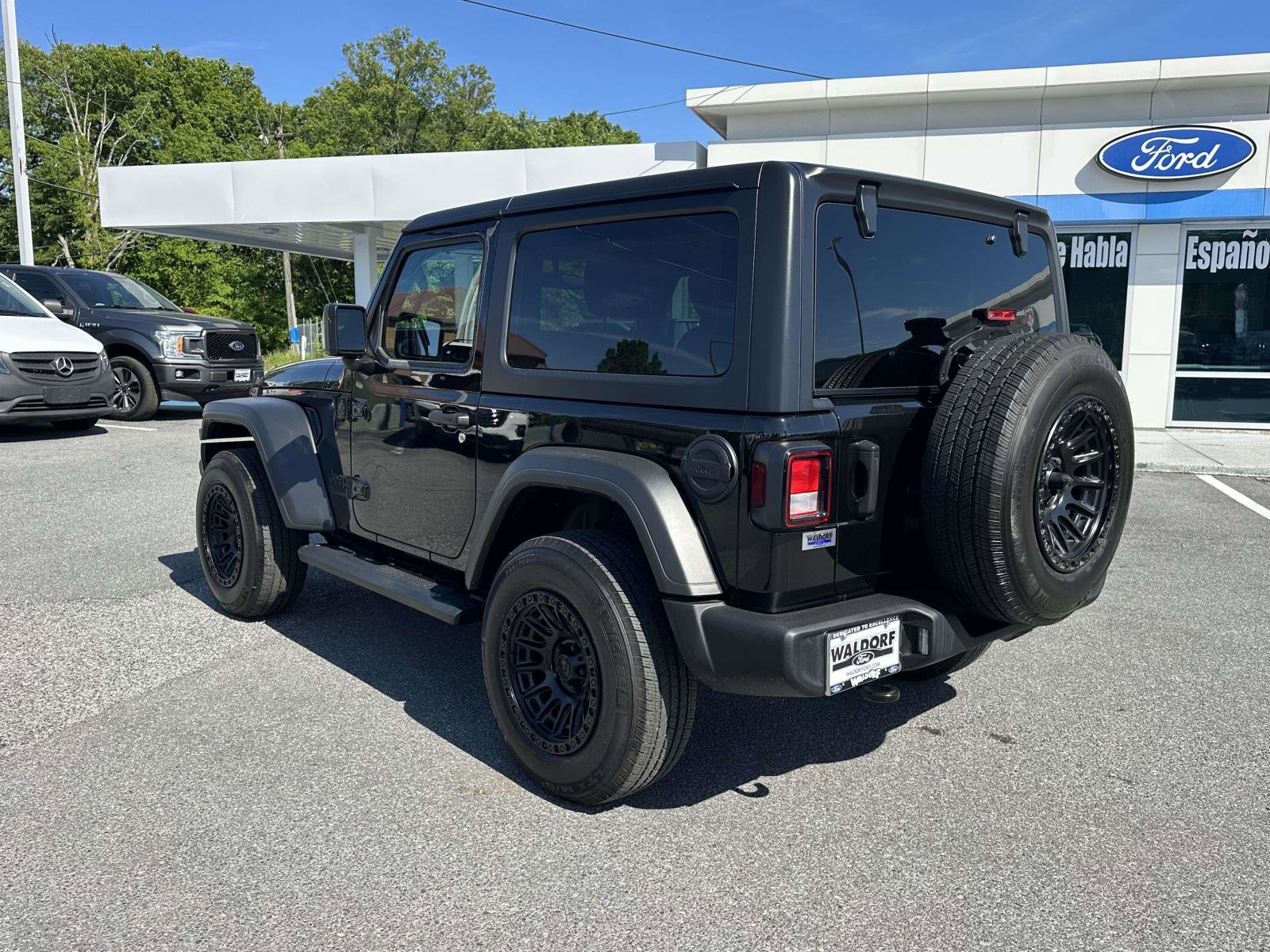 Used 2023 Jeep Wrangler Sport AWD/4WD image 4