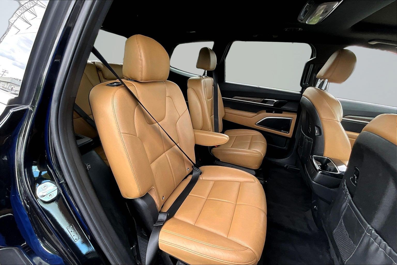 Used 2020 Kia Telluride SX w/ Towing Package FWD image 22