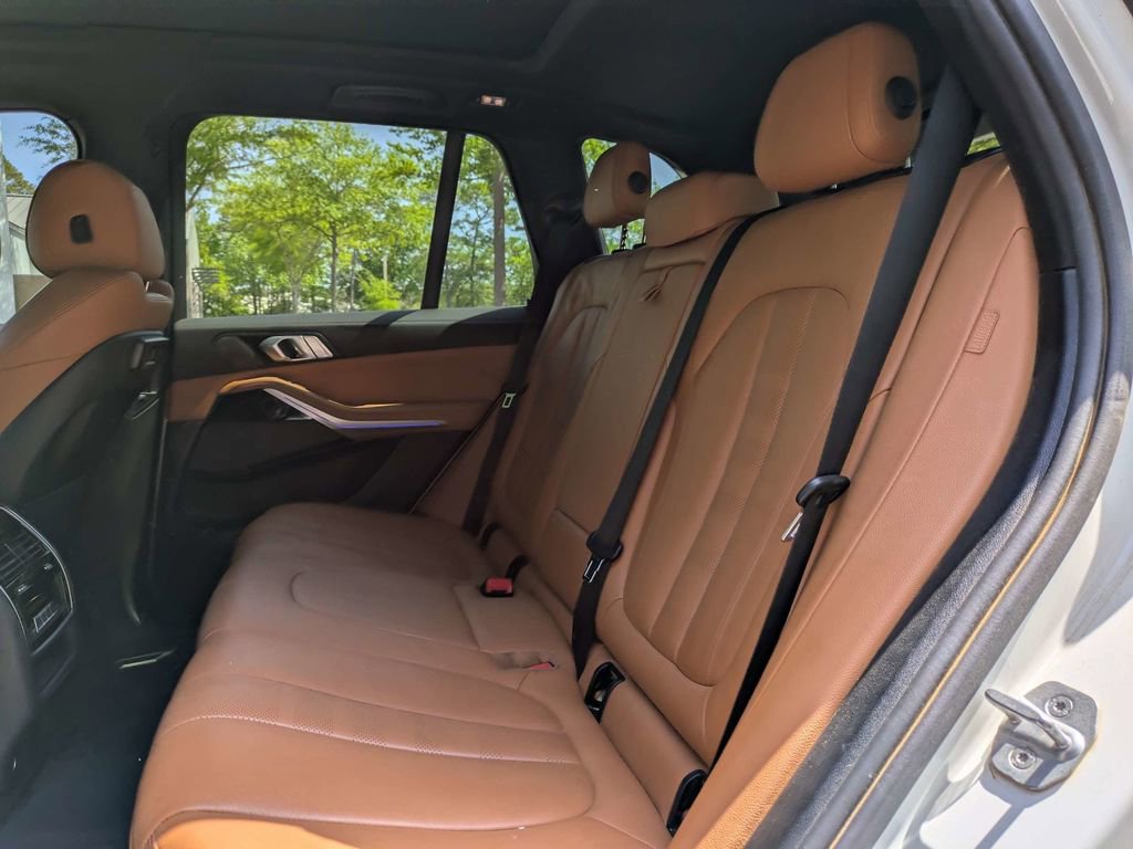 Used 2021 BMW X5 xDrive40i w/ M Sport Package image 13