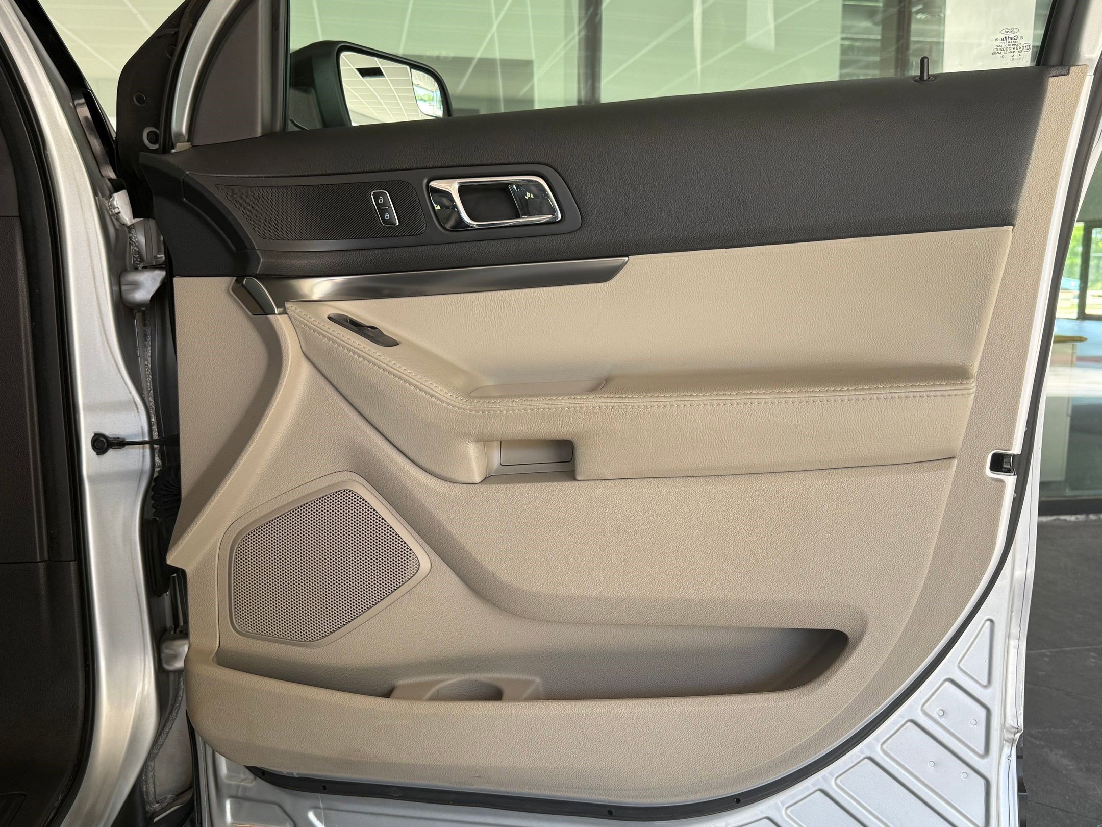 Used 2015 Ford Explorer FWD image 23