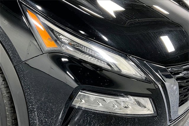 Used 2023 Nissan Rogue SV image 28