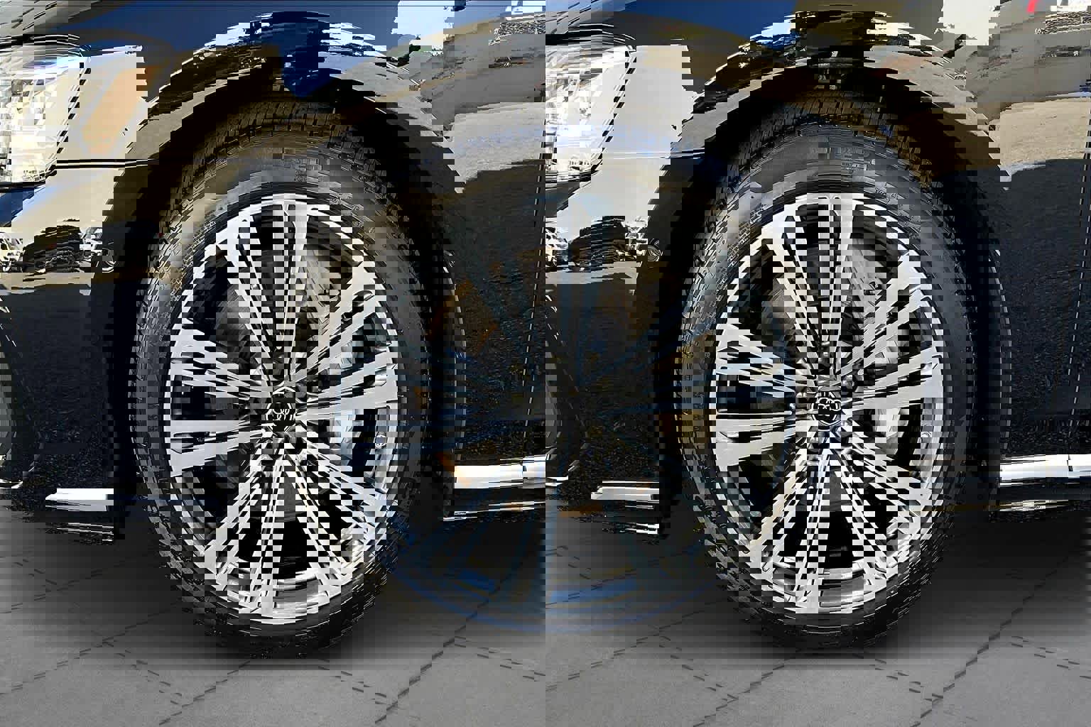 Used 2023 Audi A8 L 3.0T image 10