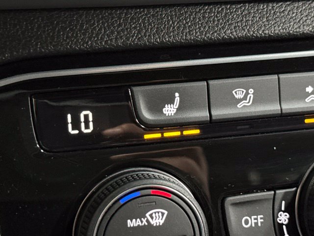 Used 2023 Volkswagen Atlas Cross Sport SE AWD/4WD image 4