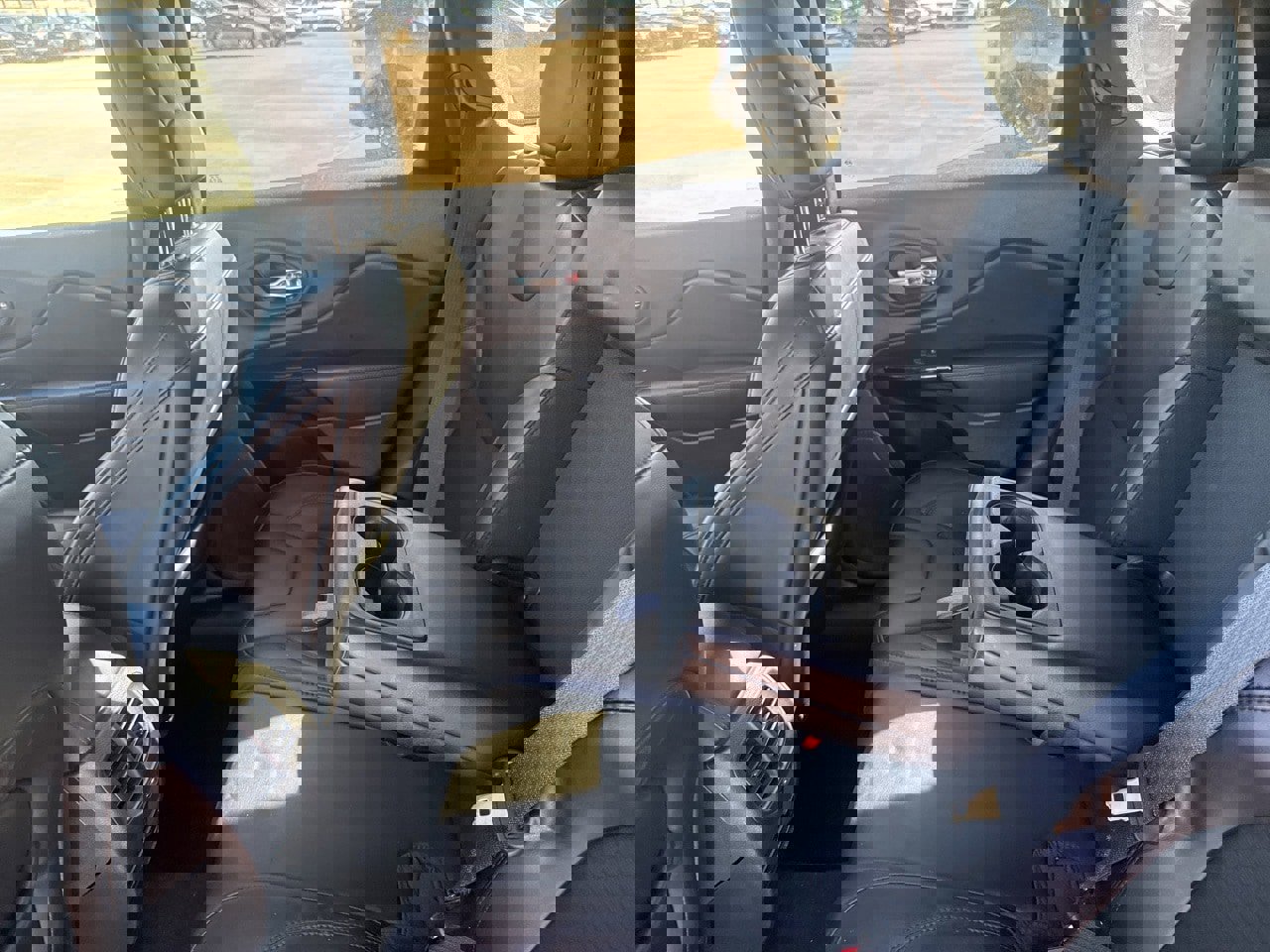 Used 2020 Jeep Cherokee Latitude Plus image 26