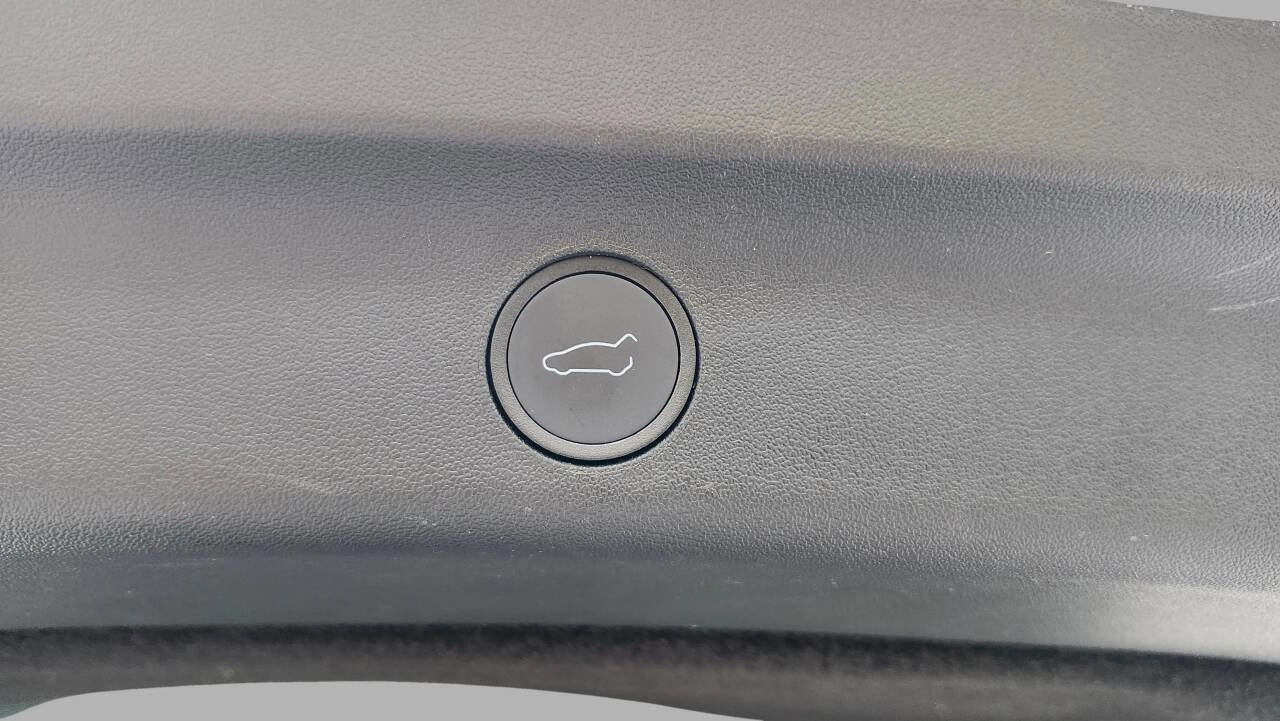 Used 2022 Tesla Model Y Long Range image 26