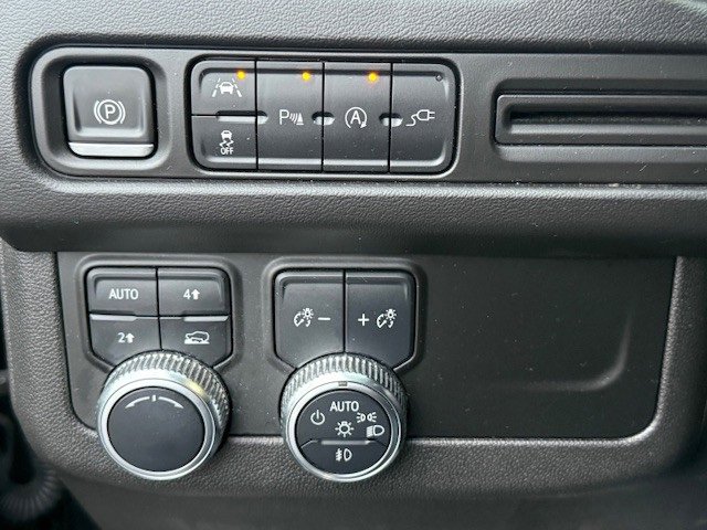 Used 2021 GMC Yukon XL SLT image 35