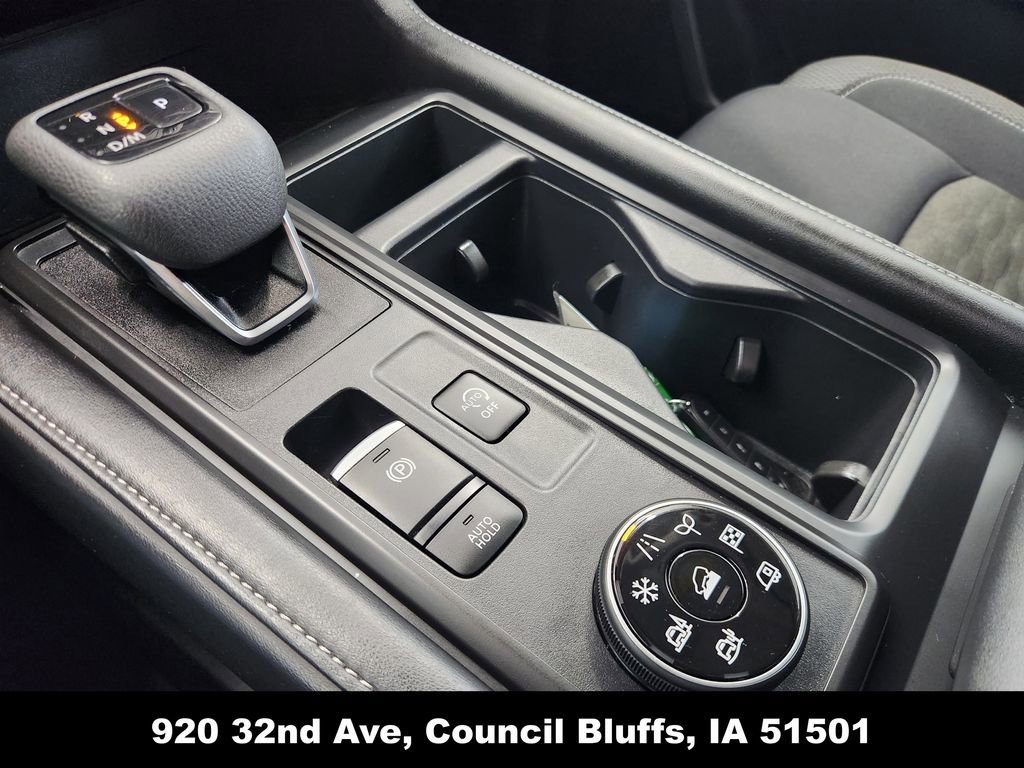 Used 2024 Nissan Pathfinder S image 29