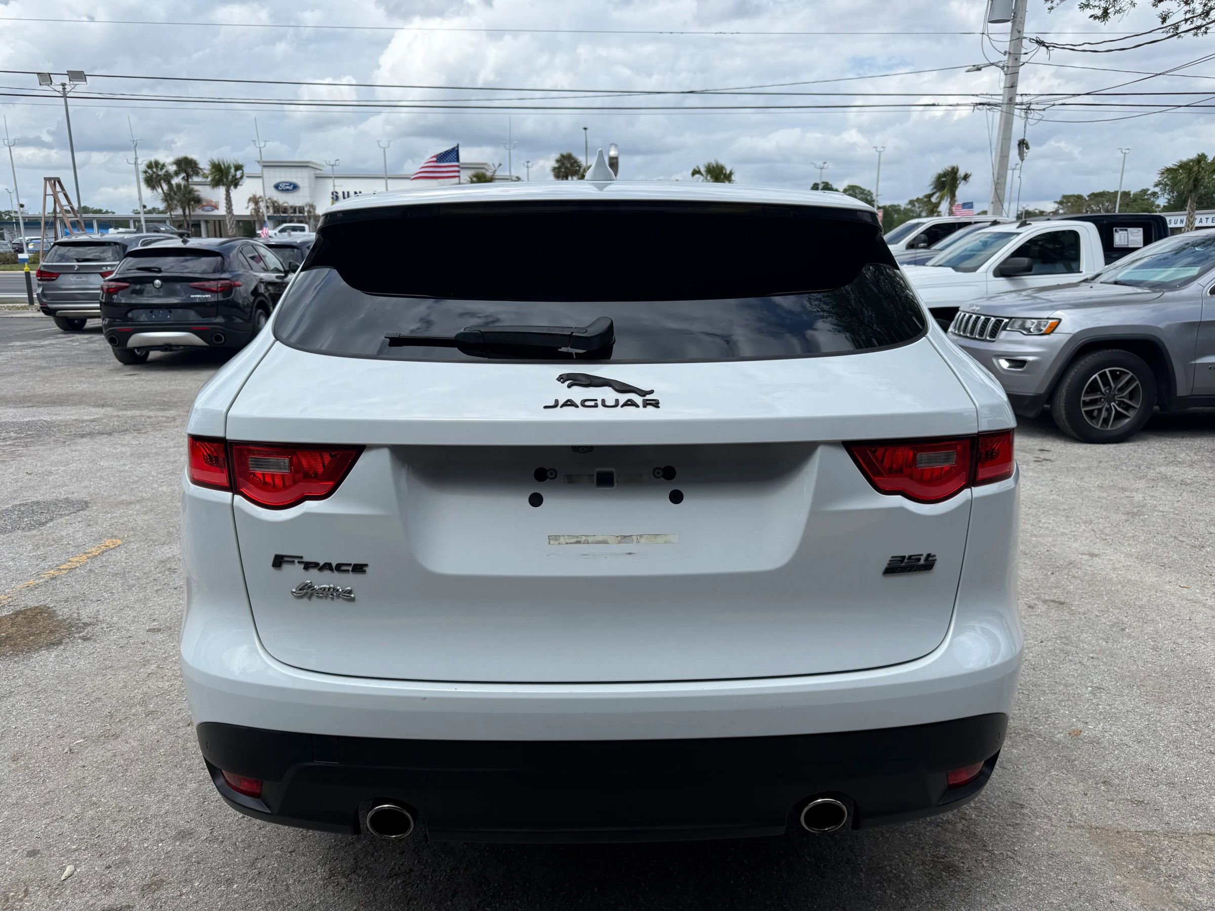 Used 2017 Jaguar F-PACE R-Sport image 5