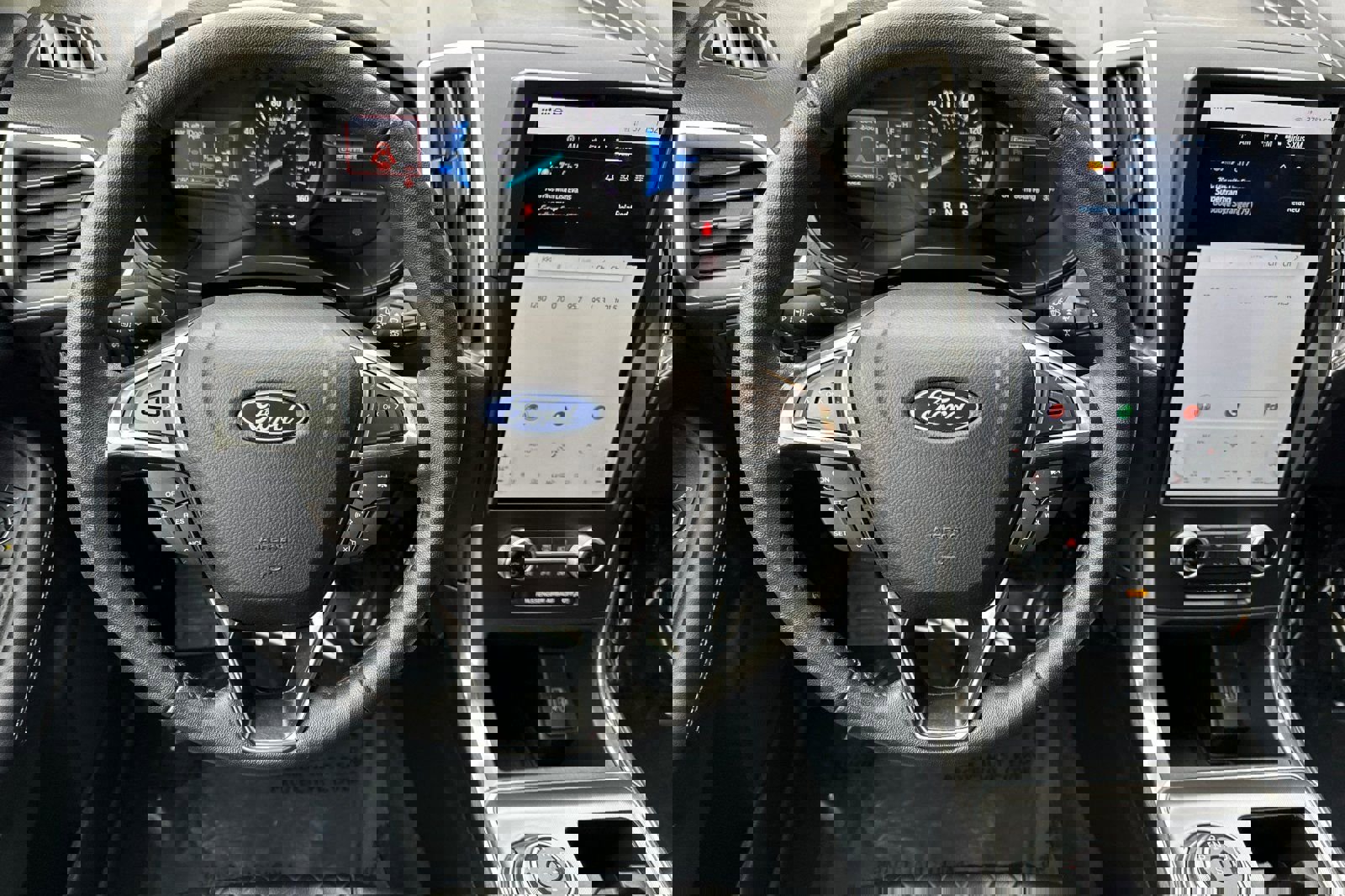 Used 2024 Ford Edge Titanium image 16