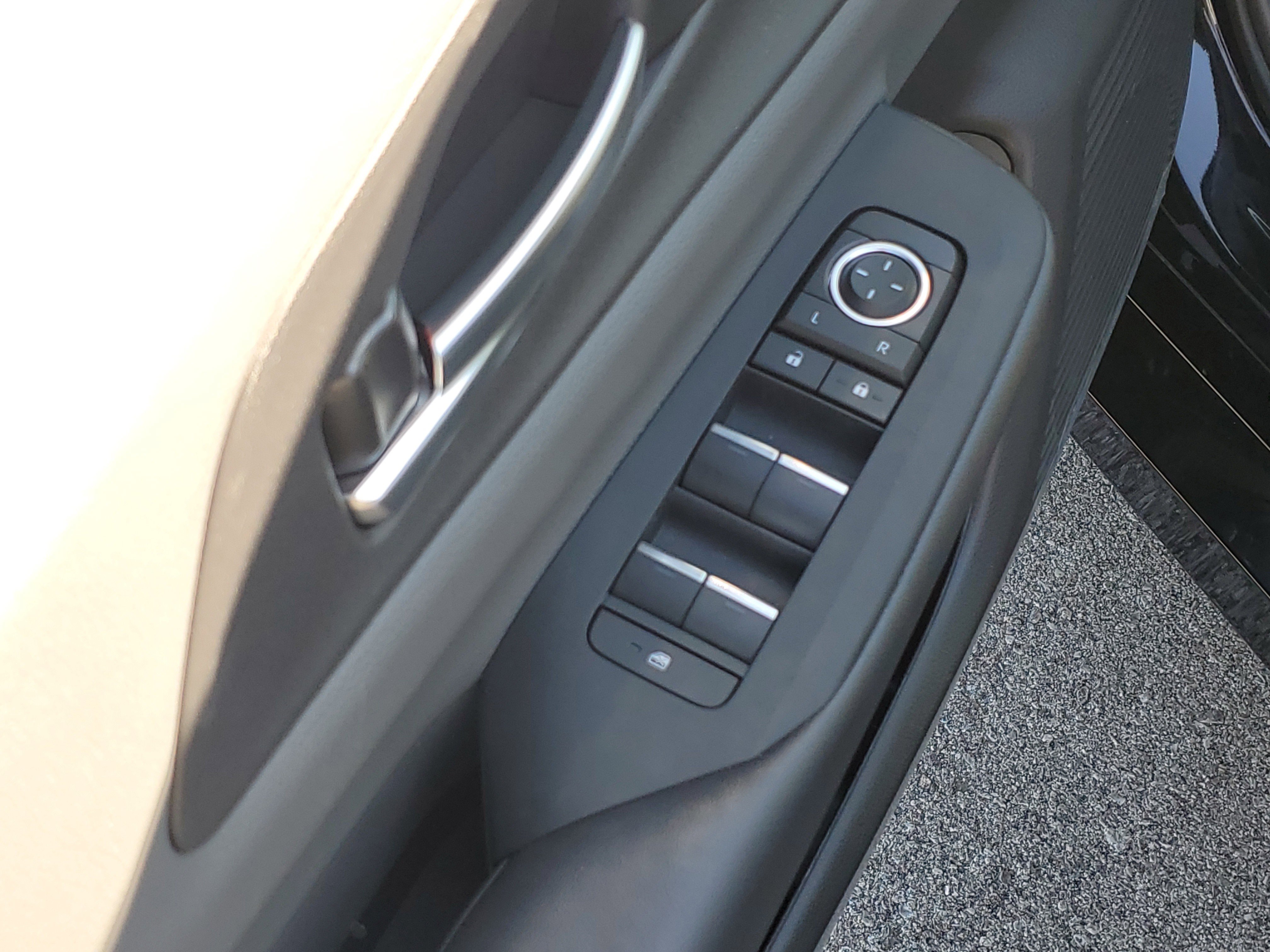 Certified 2025 Toyota Prius Limited image 18