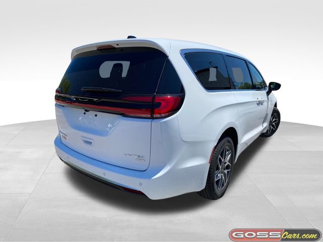 New 2027 Chrysler Pacifica Limited AWD/4WD image 3