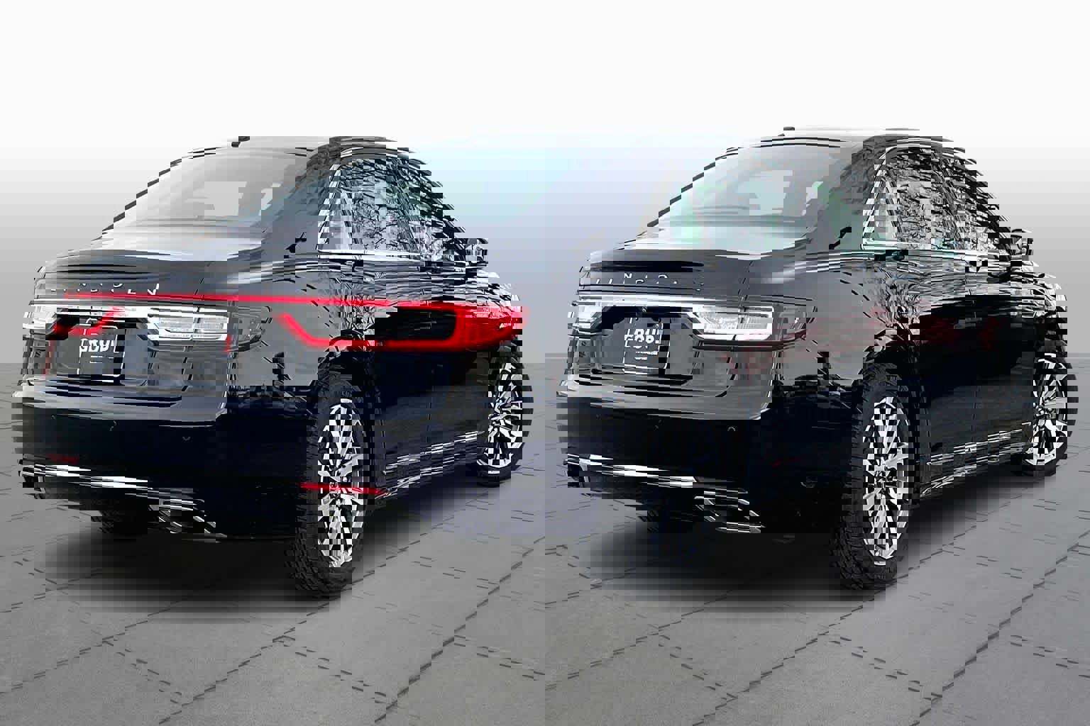 Used 2017 Lincoln Continental Premiere image 13