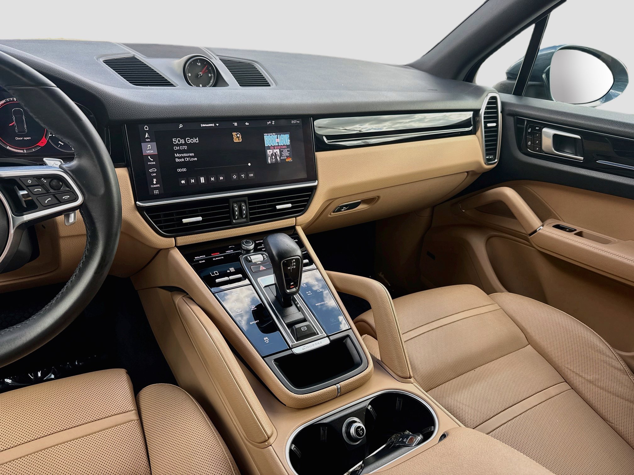 Used 2020 Porsche Cayenne w/ Premium Package AWD/4WD image 20