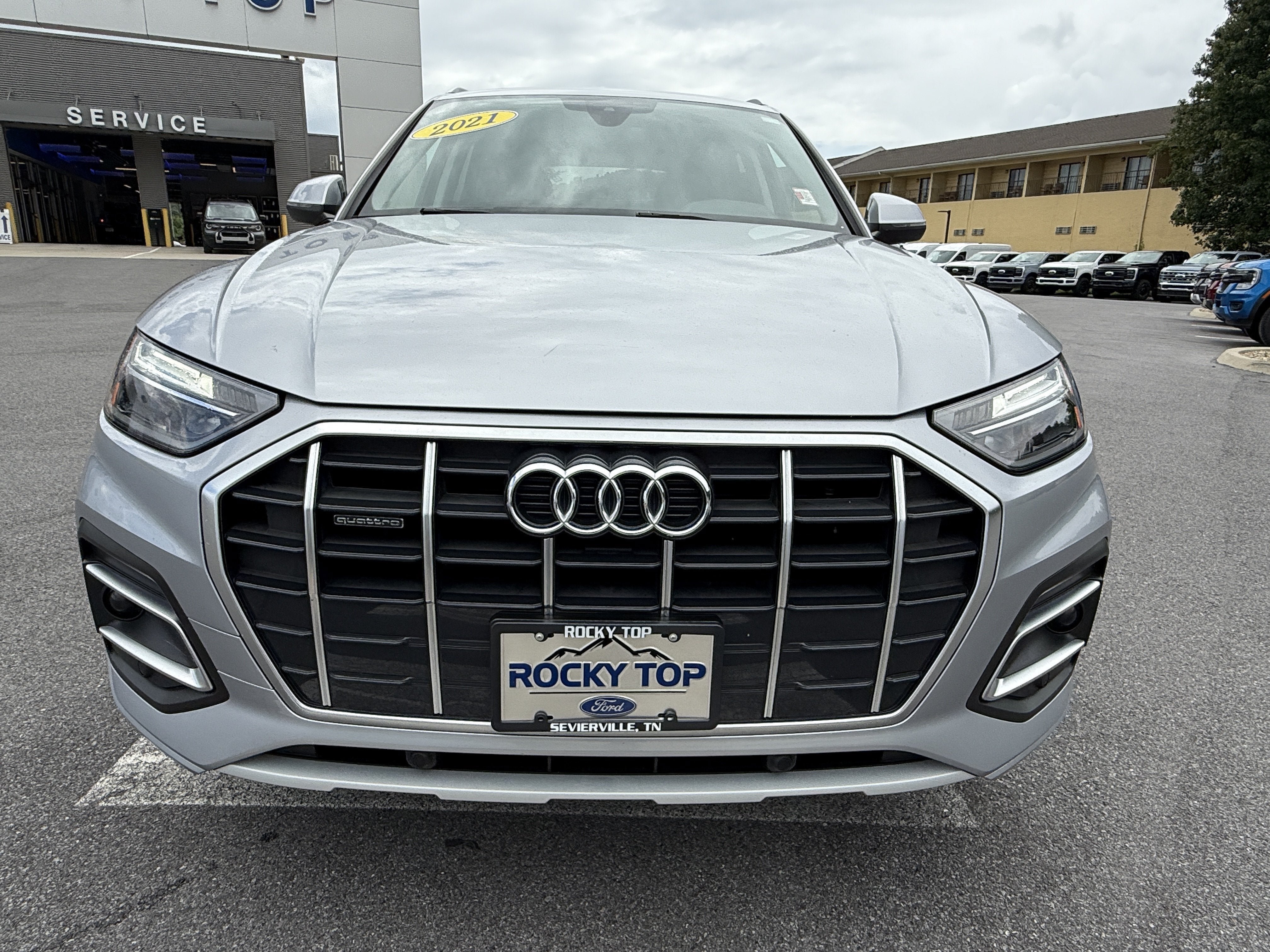 Used 2021 Audi Q5 2.0T Premium w/ Convenience Package AWD/4WD image 2