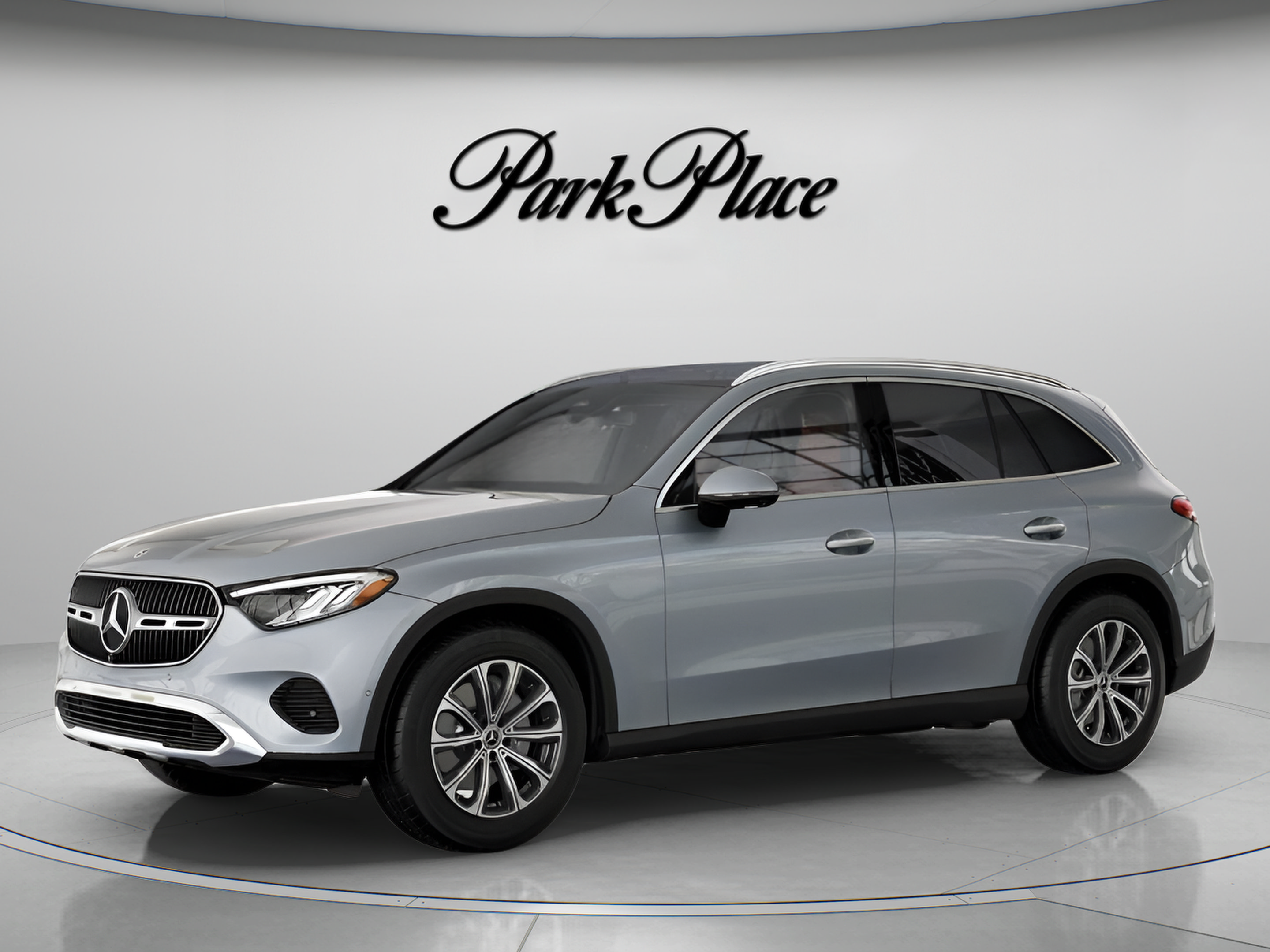 Used 2026 Mercedes-Benz GLC 300 4MATIC image 2