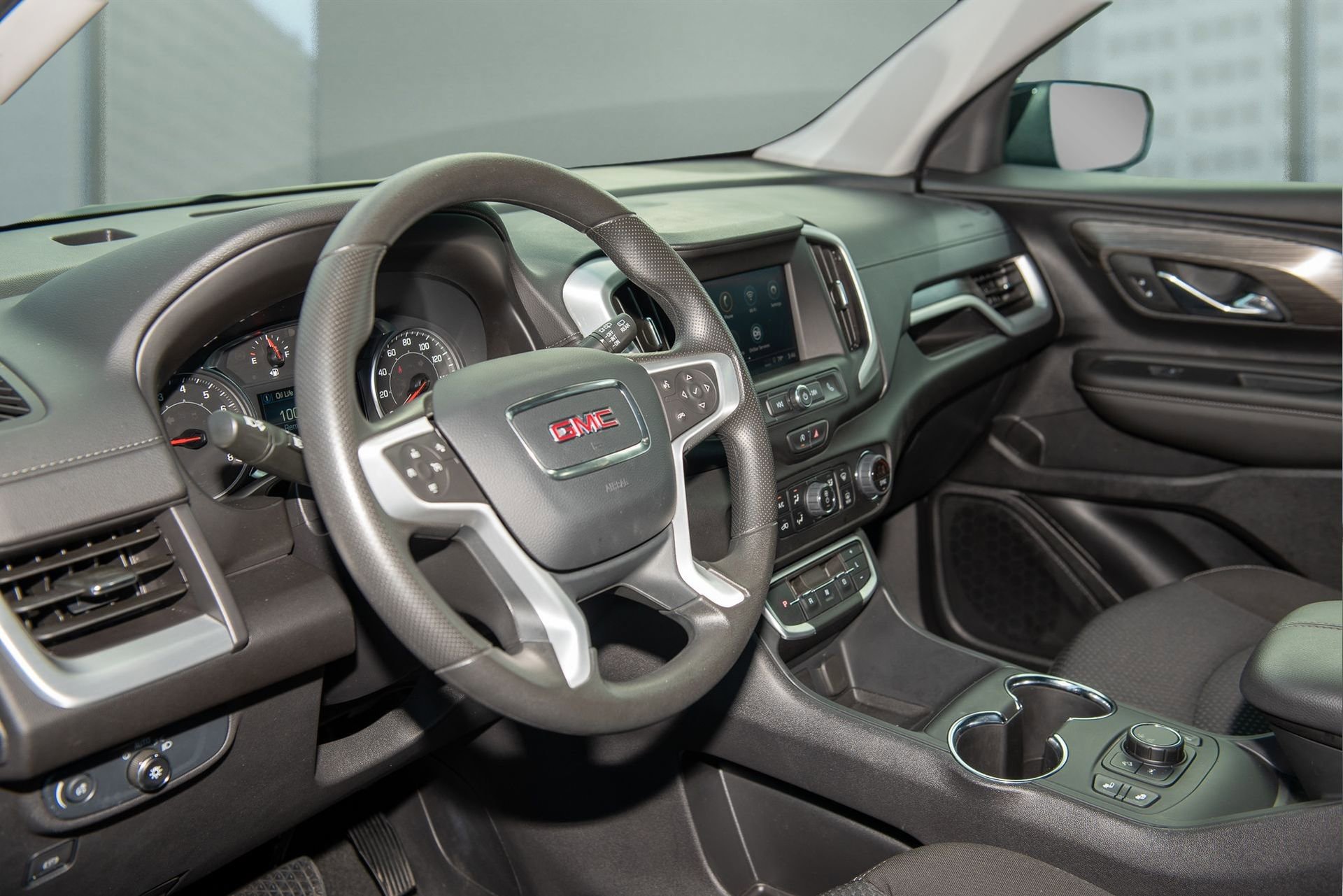 Used 2024 GMC Terrain SLE w/ Driver Convenience Package image 7